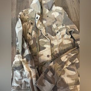 Hollister camo jacket, size xs.